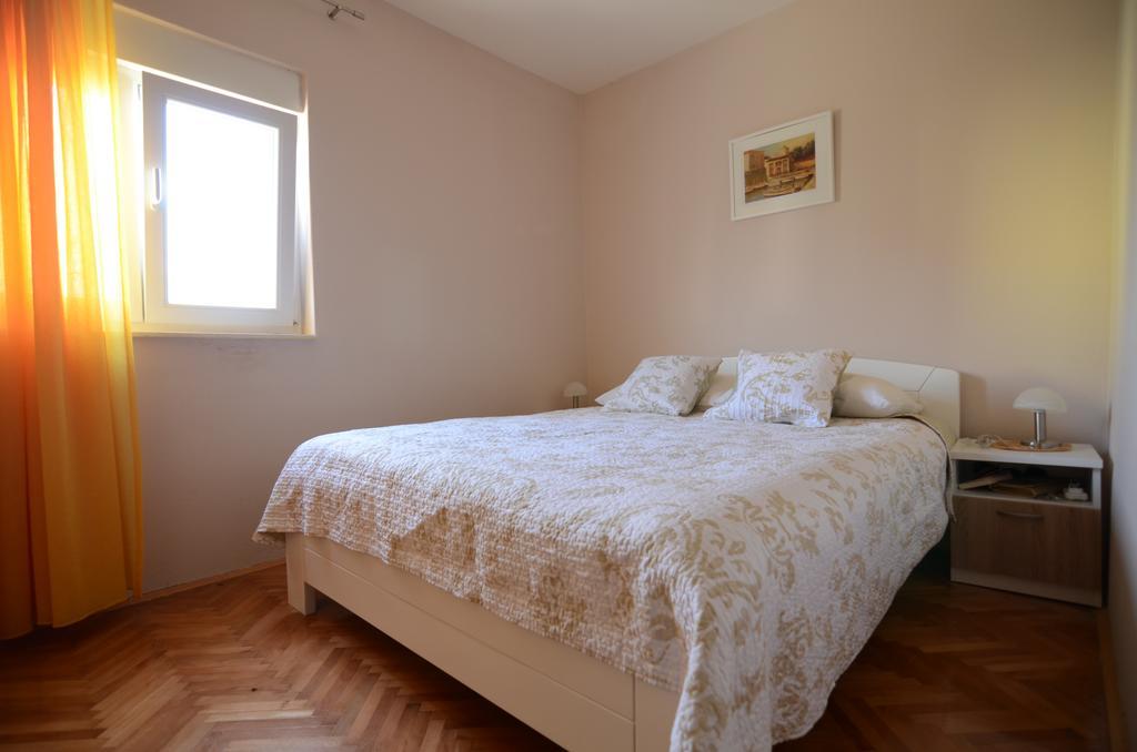 Apartment Emi Sukošan Eksteriør billede