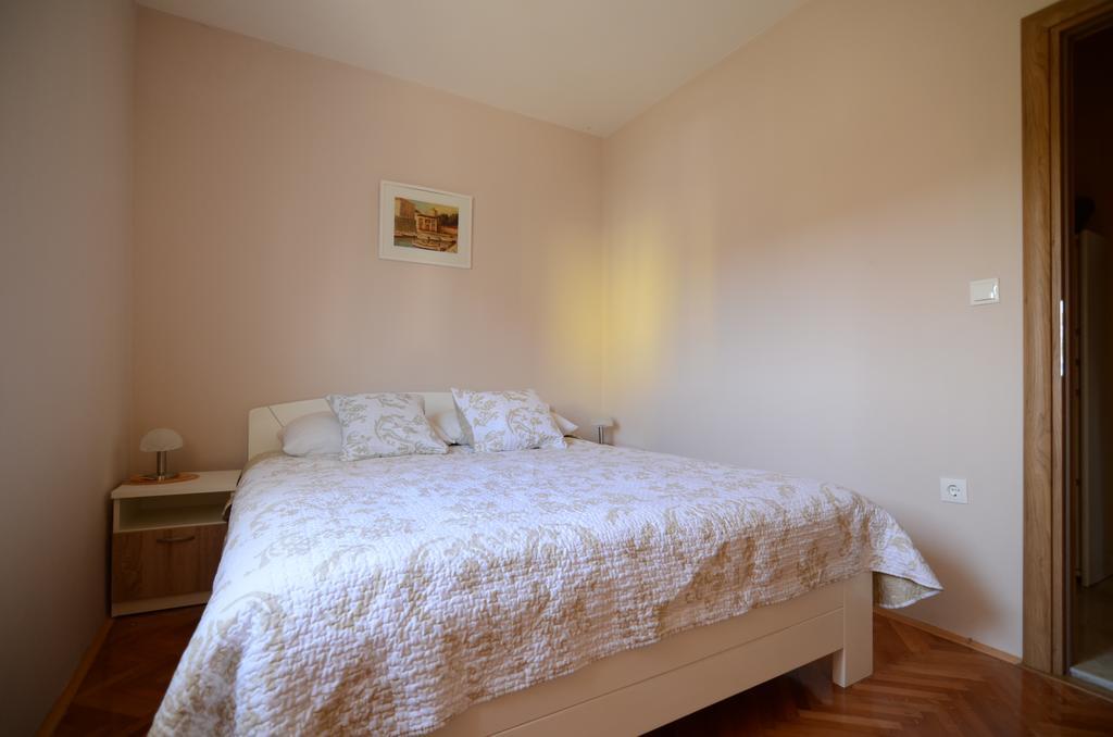Apartment Emi Sukošan Eksteriør billede